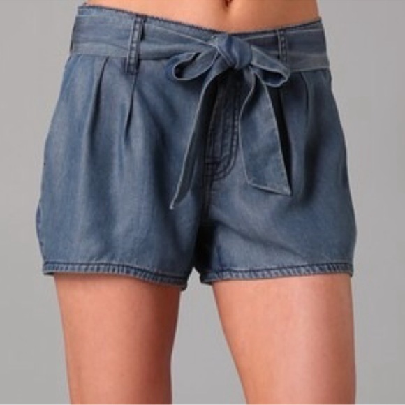 7 FOR ALL MANKIND Pleated Lyocell Shorts Size 27 - Picture 1 of 6